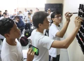 Separar a los estudiantes del celular es alejarlos de los algoritmos adictivos, de la dispersión y de la hiperconexión durante las horas de clase.