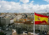 España otorgó nacionalidad a 13.689 ecuatorianos en 2025 tras récord migratorio.