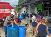 Ante los cortes programados de agua potable, Interagua destina tanqueros para atender a los sectores prioritarios.