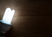 Los cortes de energía eléctrica fueron programados por el Ministerio de Ambiente y Energía (MAE) con el argumento de "garantizar la estabilidad del servicio eléctrico".