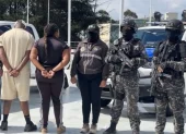 Alias La R y su pareja fueron detenidos en el norte de Quito y se les encontró tacos de dinamita que fueron explotados por la Policía Nacional
