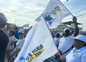 Los simpatizantes de Aquiles Álvarez se movilizaron en buses hacia Santa Elena.