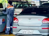 Vehículos acuden a los centros de revisión técnica vehicular en Guayaquil para cumplir con el proceso obligatorio de matriculación.