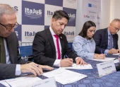 La presidenta del Consejo de la Judicatura, Mercedes Caicedo, y el director del SNAI, Mauricio Mayorga, así como el embajador italiano Giovanni Davoli, suscribieron el acuerdo.
