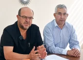 Santiago Carrasco, presidente de la Federación Médica Ecuatoriana, señaló que la prioridad debe ser garantizar el abastecimiento de medicamentos y fortalecer la atención sanitaria en el país.