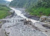 Una parte del dique permeable construido para mitigar el avance de la erosión del río Coca cedió el 21 de mayo de 2026.