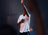 Willian Pacho celebra la Champions League con PSG al ritmo de Jombriel.