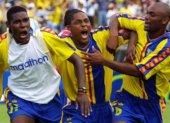 Raúl Guerrón (d) jugó con Ecuador el primer Mundial al que asistió, en Corea y Japón 2002.