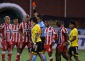 Barcelona no aprovecho la superioridad númerica ante Técnico Universitario que le ganó 1-0.
