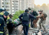 El número de muertos asciende a al menos 13, incluido un niño, tras actualizar este martes las autoridades ucranianas la cifra de fallecidos en Dnipró.