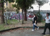 Basura, falta de mantenimiento y juegos dañados afean el parque atrás del centro comercial reconocido de La Garzota.