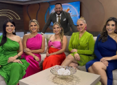 Gabriela Pazmiño y José Luis Arévalo con el equipo de Noticias de la mañana.
