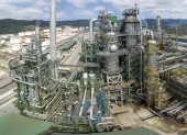 La Refinería Esmeraldas es el principal complejo refinador de Ecuador. Puede procesar hasta 110.000 barriles de crudo por día.