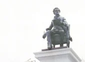 En Guayaquil, el Sillón de Olmedo representa el lugar desde donde se gobernó una ciudad que durante décadas tuvo un proyecto reconocible y una dirección.