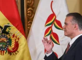 El nuevo ministro de Defensa, Ernesto Justiniano, toma posesión de su cargo este miércoles, en el Palacio de Gobierno en La Paz (Bolivia).