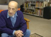 Adoum es considerado una de las voces más influyentes de la literatura ecuatoriana del siglo XX. Falleció en 2009.