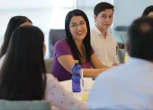 Gilda Alcívar firmó el acuerdo que regula las actividades complementarias en días sábados y establece mecanismos de compensación para los docentes.