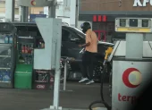 Los delincuentes interceptaron al conductor mientras abastecía de combustible en una gasolinera ubicada entre las avenidas Domingo Comín y Ernesto Albán.
