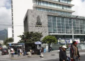 Adultos mayores denuncian retrasos en pagos del bono jubilar y limitaciones en beneficios como devolución del IVA.