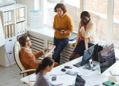 El modelo plantea que la raíz cuadrada del total de empleados produce cerca del 50 % del trabajo.