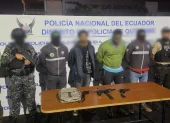 Los dos detenidos habrían participado en asaltos a personas y locales comerciales utilizando armas de fuego.