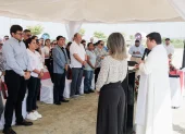 Representantes de Tía y Minutocorp en el evento de la puesta de la primera piedra.
