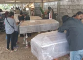 La comunidad de Daule-Salitre se reunió para dar el último adiós a los ocho jóvenes hallados sin vida en Los Ríos.