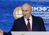 El presidente ruso Vladímir Putin durante la sesión principal del Foro Económico Internacional de San Petersburgo (SPIEF) en Rusia, el 5 de junio de 2026.