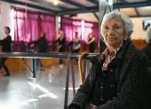 Evelyn Cordero, profesora de ballet para alumnos de entre 50 y 80 años, posa en el Conservatorio Danza Experimental de Santiago el 19 de mayo de 2026.