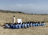 Una clase en el distrito de Achin district, en Afganistán.