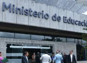 Instituciones educativas enfrentan procesos complejos que, según gremios, dificultan la gestión y transparencia.