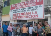 Moradores. Los habitantes de la av. Cacique Tomalá piden que haya cambio de trazado.