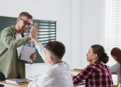 Las experiencias vividas en el aula pueden influir durante años en la autoestima y desarrollo personal de los estudiantes.