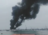 Varias embarcaciones pesqueras se incendiaron el 6 de junio en el puerto de Manta.