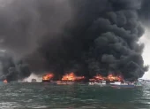 Incendio en el puerto de Manta dejó dos heridos y afectó ocho embarcaciones.
