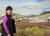 Mónica Moreira y su esposo José María Sáez llegaron a su casa en la Galápagos, hace 31 años. La han ido interviniendo poco a poco, desde la terraza la vista es increíble.