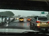 Durante la madrugada de este lunes 8 de junio se reportaron inundaciones en varias zonas de Guayaquil