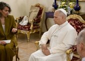 El papa León XIV se reúne con víctimas de abusos de la Iglesia este 8 de junio de 2026, en la Nunciatura Apostólica en Madrid, durante su visita a España.