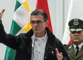 El presidente de Bolivia, Rodrigo Paz, habla en una rueda de prensa donde promulgó la ley de Regulación de Estados Excepción.