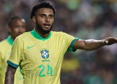 Éderson reemplaza al lesionado Wesley.