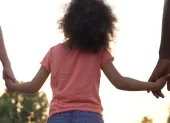 La reforma busca reducir los tiempos para que niñas, niños y adolescentes accedan a una familia.