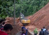 La vía Cuenca- Girón- Pasaje está cerrada en el kilómetro 86 por un deslizamiento de gran magnitud.