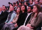 Doménica López Arboleda (de abrigo negro) fue abogada externa de Inycofyi, asesora del Ministerio de Energía y ahora es socia del dueño de Inycofyi.