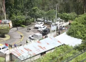 Equipos de rescate recuperaron el cuerpo hallado en una quebrada de La Vicentina, donde desapareció Nathaly Mafla.