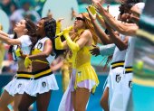 La cantante colombiana Shakira (c), se presenta este jueves, en la inauguración del Mundial de la FIFA 2026 en el estadio Ciudad de México