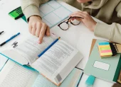 La educación no solo pertenece a las familias.