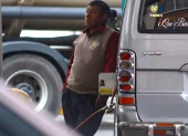 La gasolina Extra y Ecopaís, de mayor consumo a nivel nacional,  pasan  de $3,16 a $3,31 por galón.