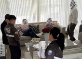 Funcionarios de Inmobiliar y de la Policía Nacional en el inicio del procedimiento de incautación.