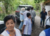 Llegada de la mamá de Monika Silva a Montañita en la casa de su hija.