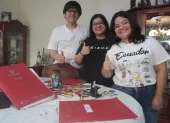 José Antonio (i), María José (c), Adriana (d) y Bernardo (videollamada) han sido destacados alumnos.